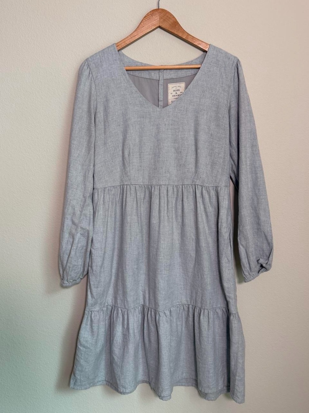 Hope & Henry Light Gray V-Neck Tiered Long Sleeve Dress 100% Organic cotton
